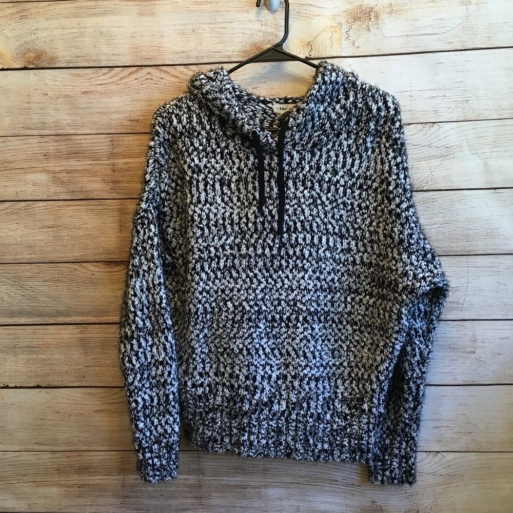 YES LOLA BLACK AND WHITE HOODED SWEATER‎